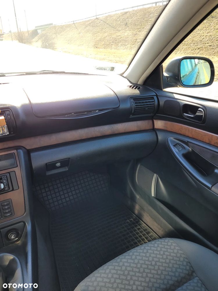 Audi A4 Limousine 1.8 - 24