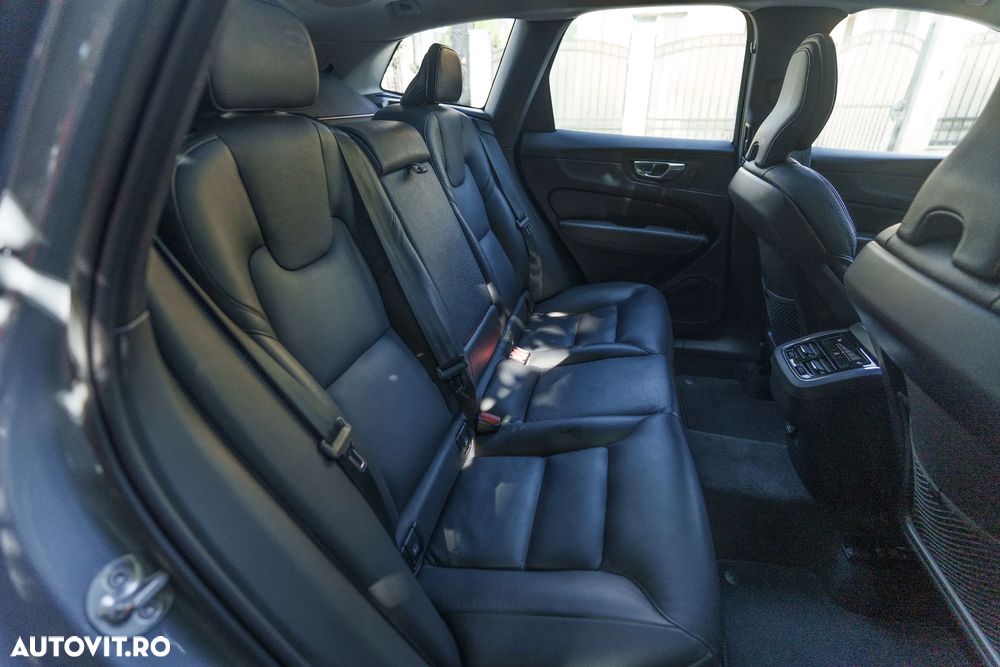 Volvo XC 60 B4 D Plus Bright - 38