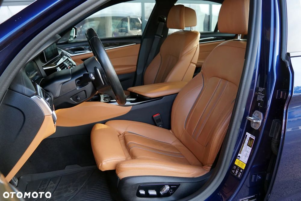 BMW Seria 5 M550i xDrive sport - 20