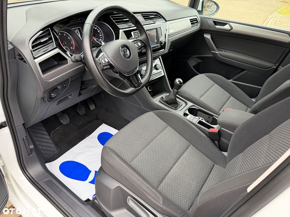 Volkswagen Touran - 15