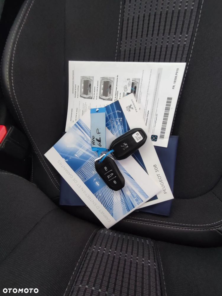 Peugeot 308 PureTech 130 GPF Stop & Start Allure Business-Paket - 37