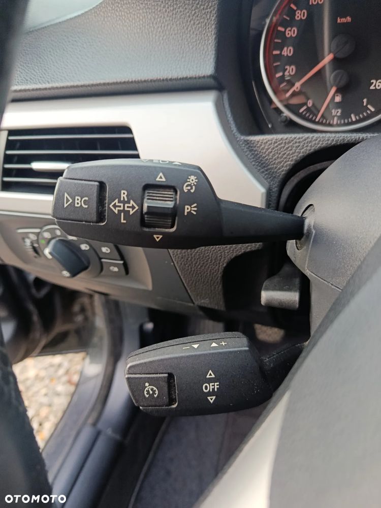 BMW Seria 3 325i - 22
