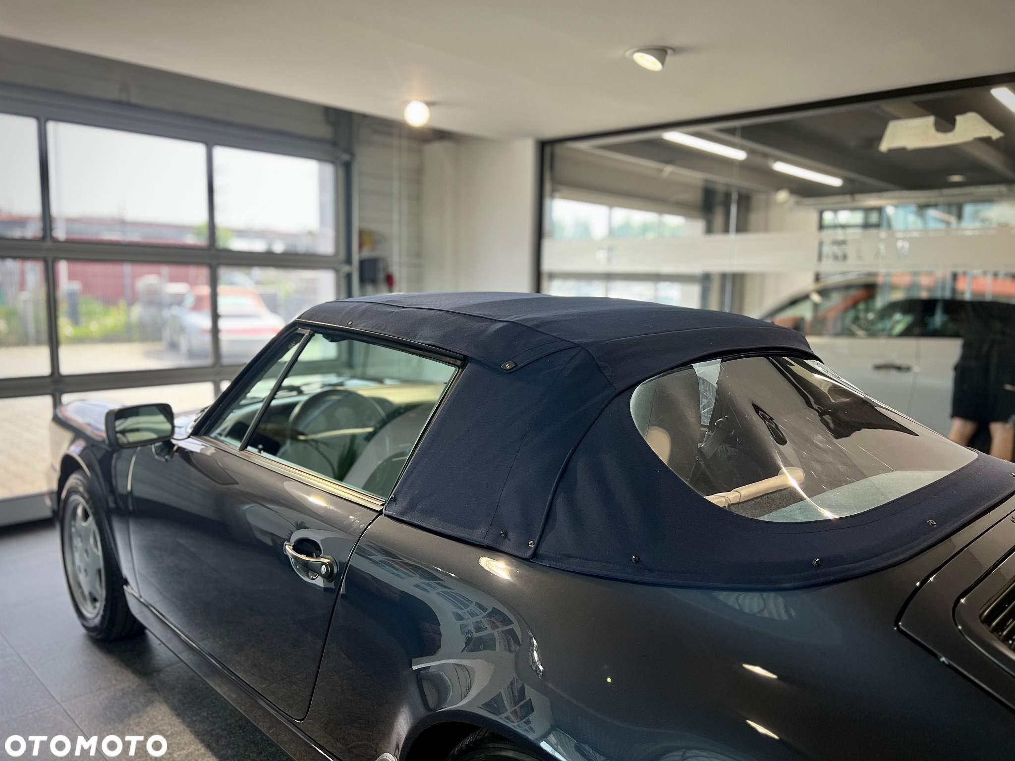 Porsche 911 Carrera 2 Cabriolet - 10