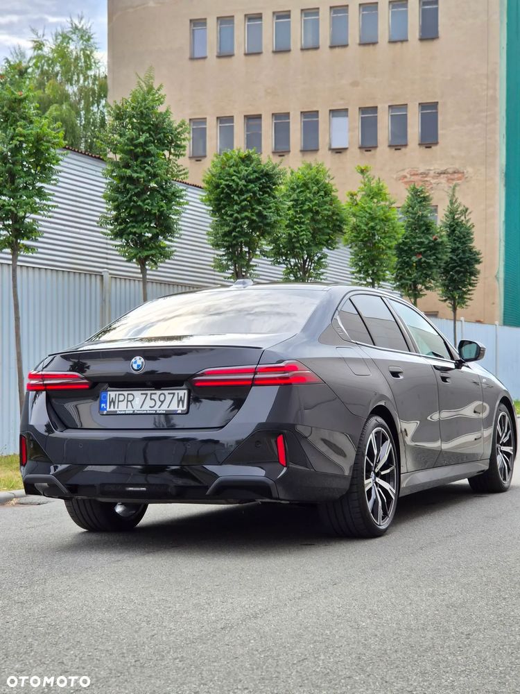 BMW Seria 5 520i mHEV M Sport - 2