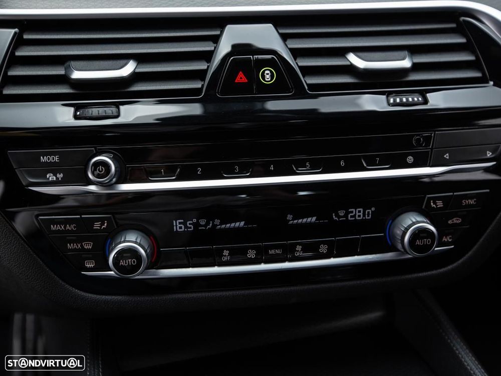 BMW 520 i Pack Desportivo M - 24