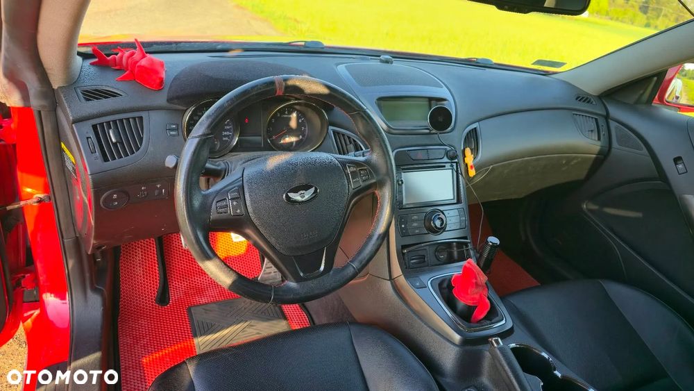 Hyundai Genesis Coupe 2.0 TCI Premium - 10