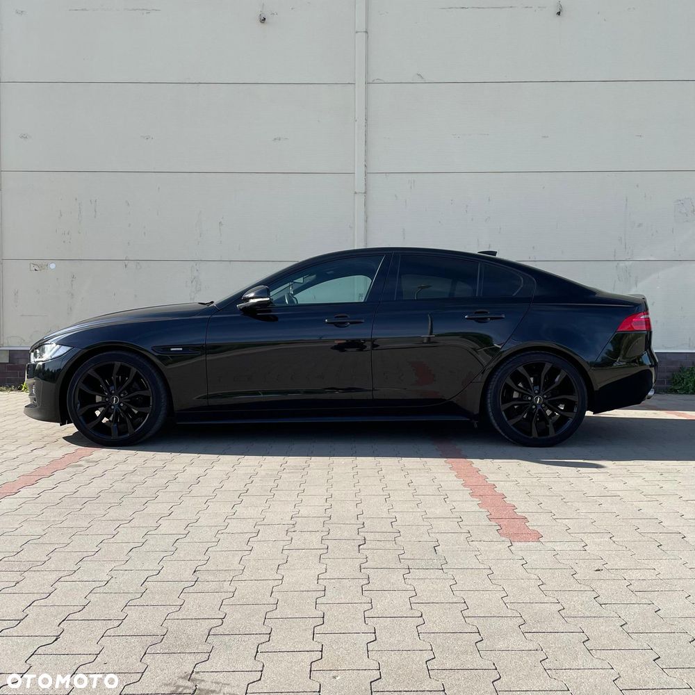 Jaguar XE 2.0 D R-Sport - 3