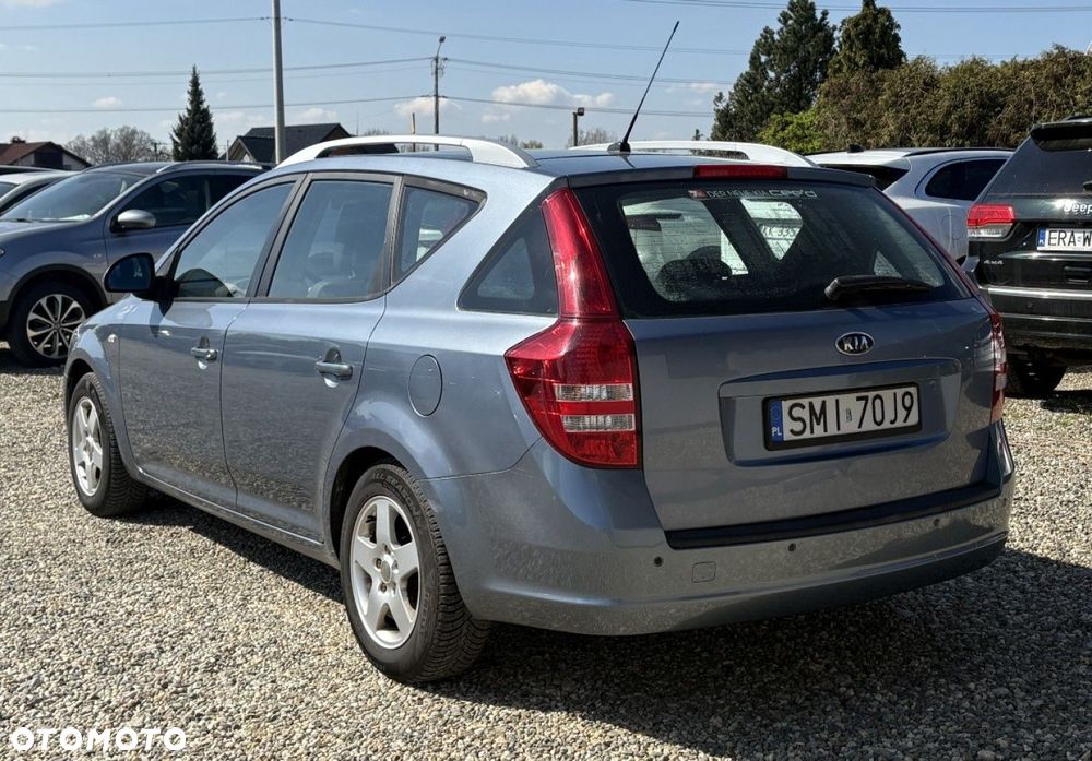 Kia Ceed - 4