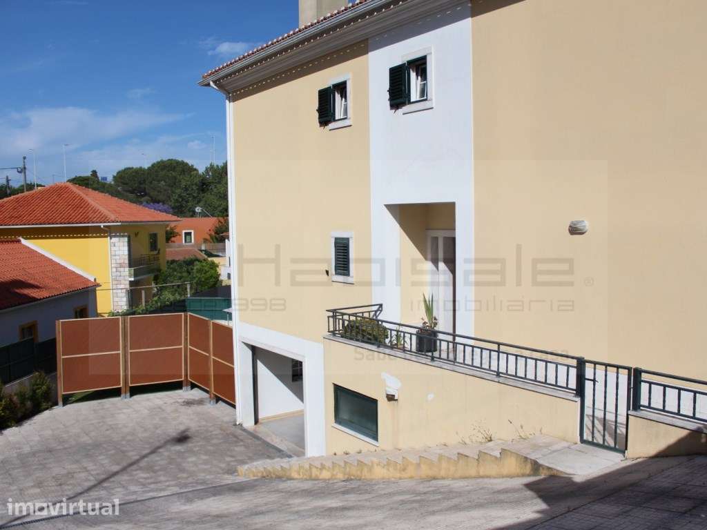 Excelente Moradia T5 com Ótimas Áreas e Espaço Exterior - Grande imagem: 5/32