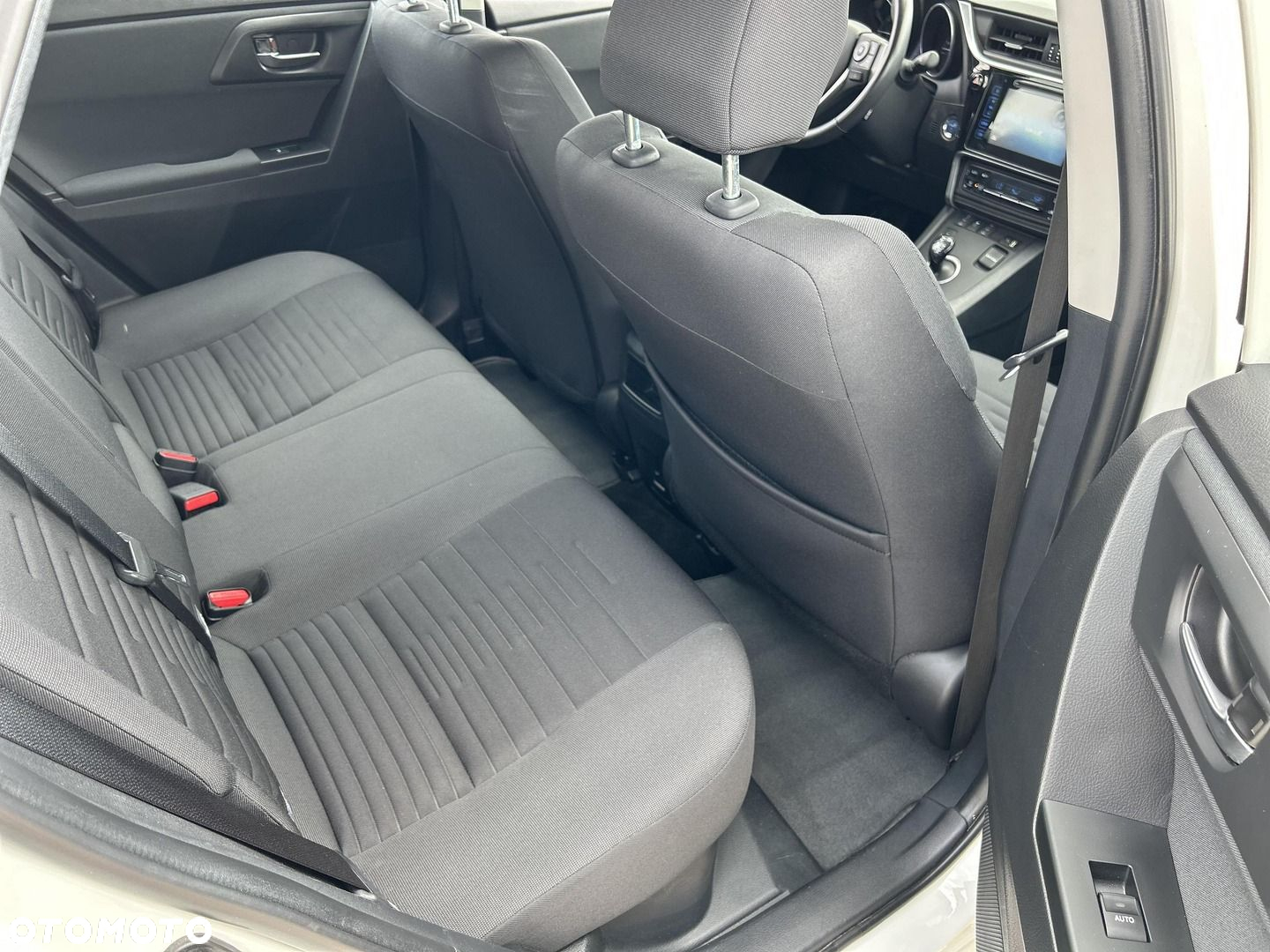 Toyota Auris Hybrid 135 Premium - 14