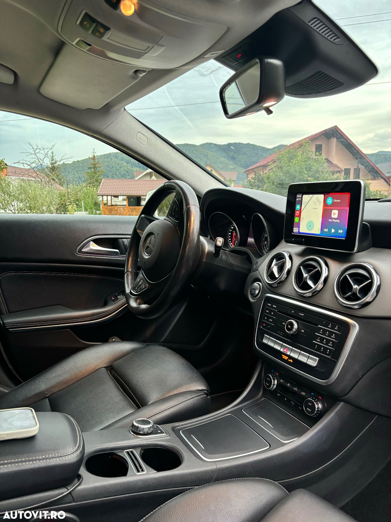 Mercedes-Benz GLA 180 7G-DCT - 11