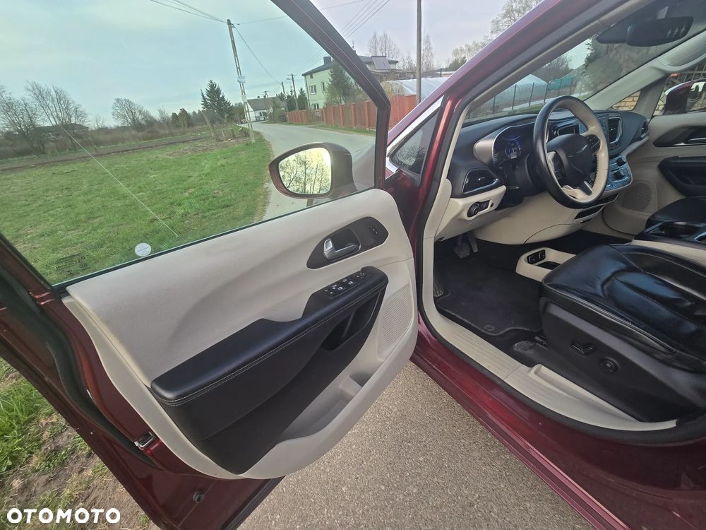 Chrysler Pacifica - 24