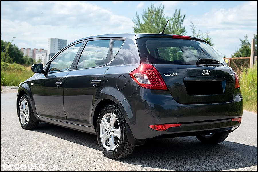 Kia Ceed - 13