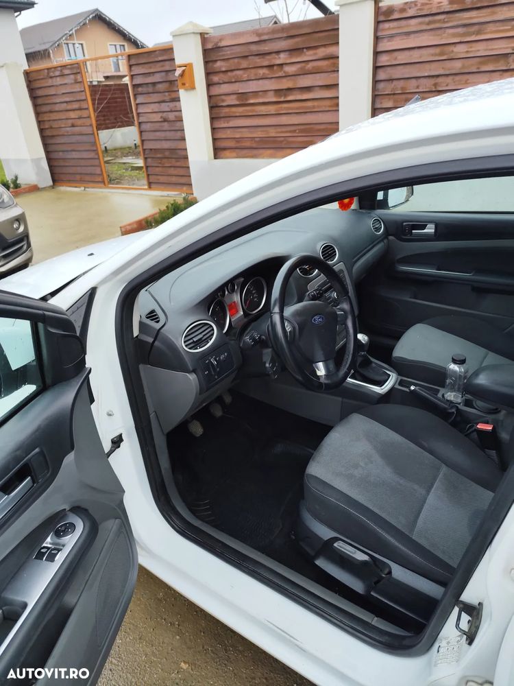 Ford Focus - 8