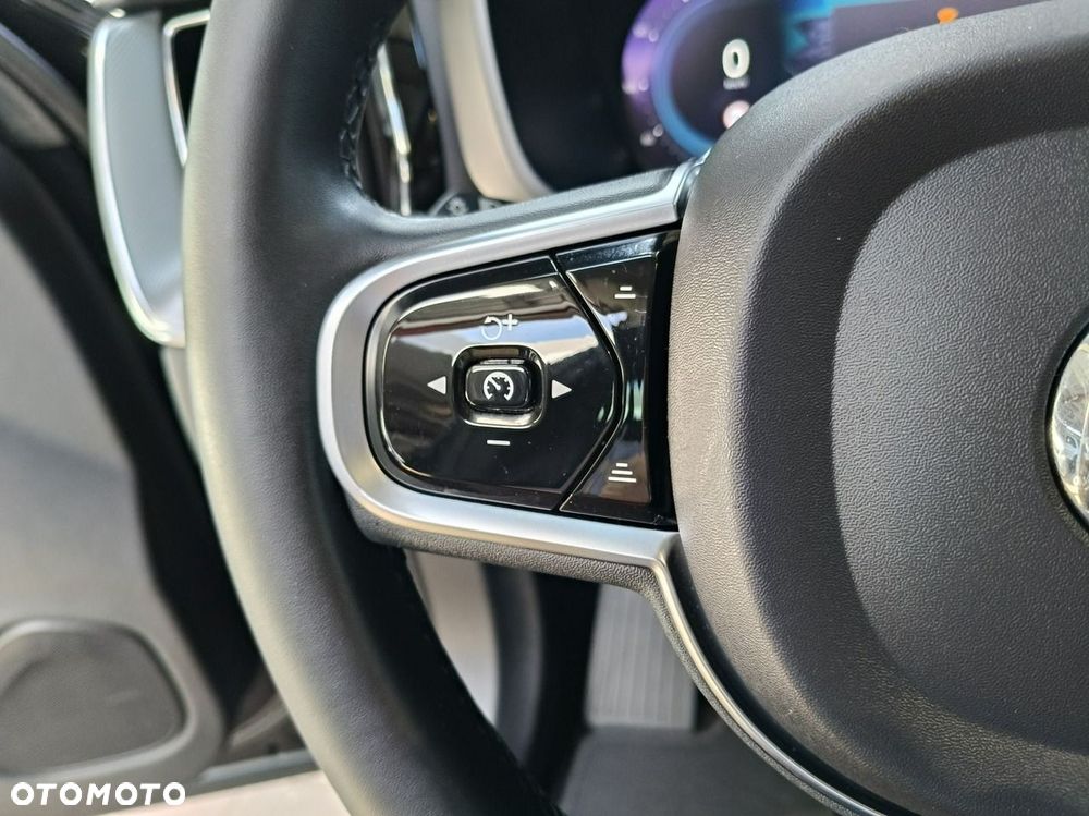 Volvo XC 60 B4 D AWD Ultimate Dark - 29