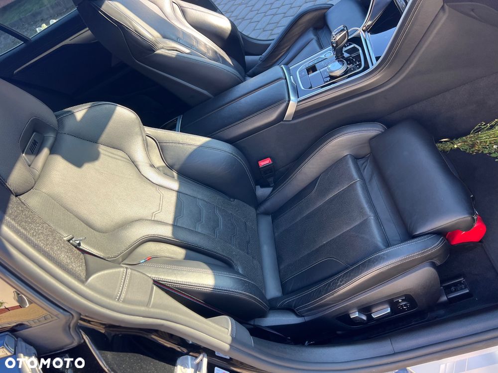 BMW Seria 8 - 25
