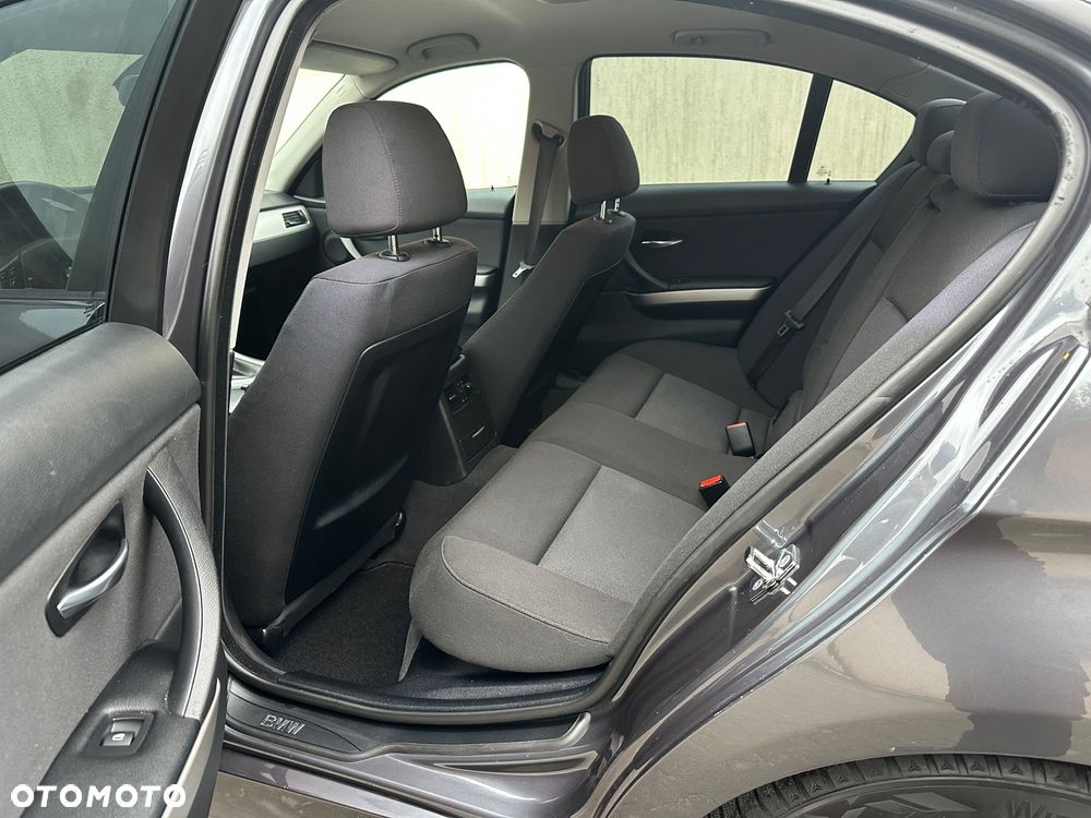 BMW Seria 3 320i - 21