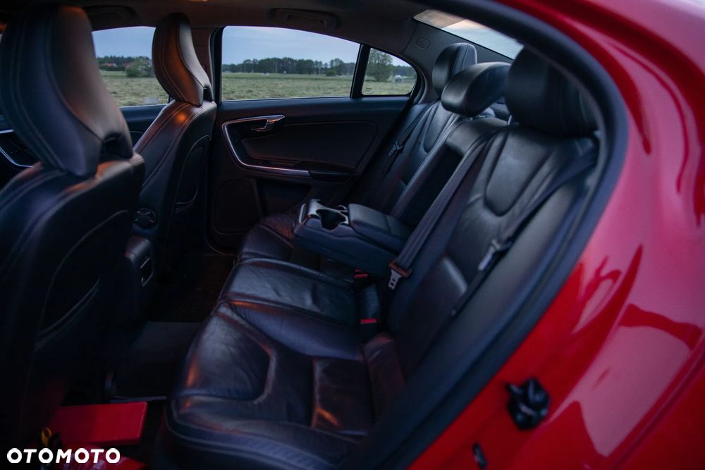 Volvo S60 ver-t6-awd-r--design-summum - 10