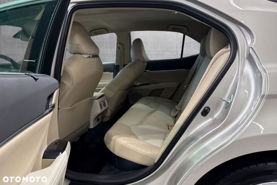 Toyota Camry 2.5 Hybrid Comfort CVT - 11