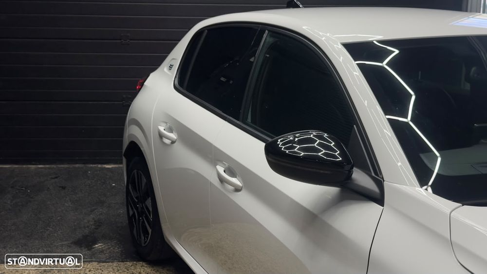 Peugeot e-208 Allure - 18