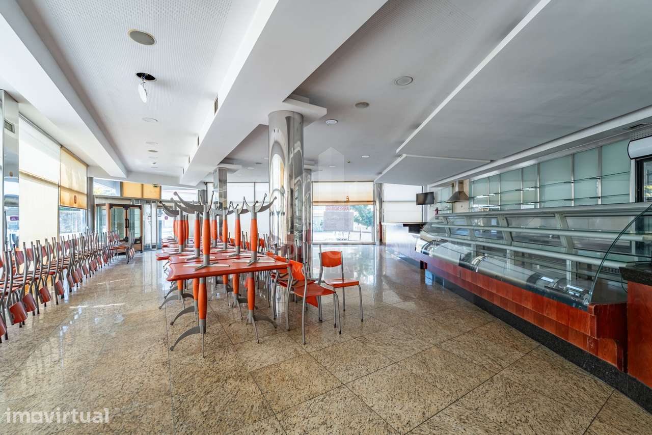 Café / Restaurante Totalmente Equipado e Pronto a Operar em Leça do Ba - Grande imagem: 5/31