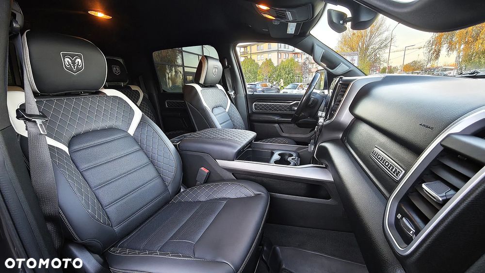 RAM 1500 5.7 Crew Cab Longbed Laramie Black - 18