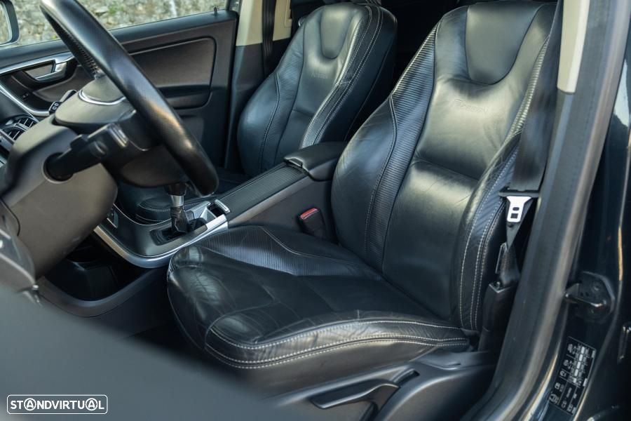 Volvo XC 60 2.0 D3 Drive R-Design 85 Anos Start/Stop - 27