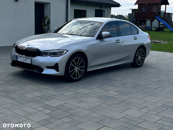 BMW Seria 3 330i xDrive Advantage sport
