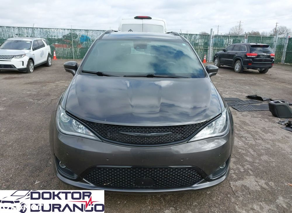 Chrysler Pacifica - 2