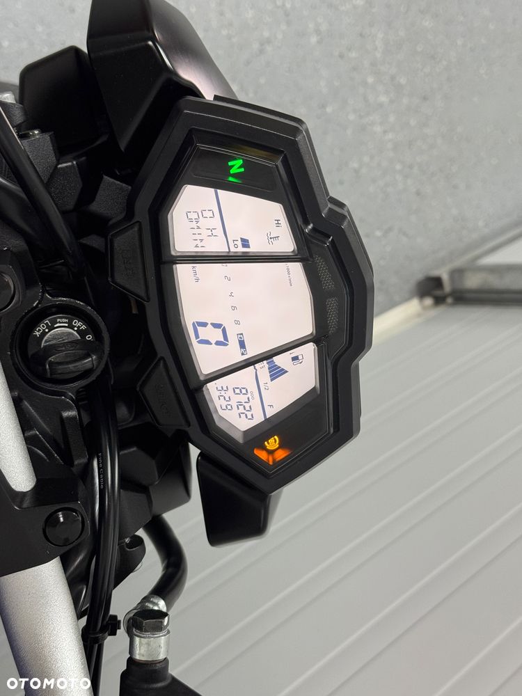 Yamaha MT - 27
