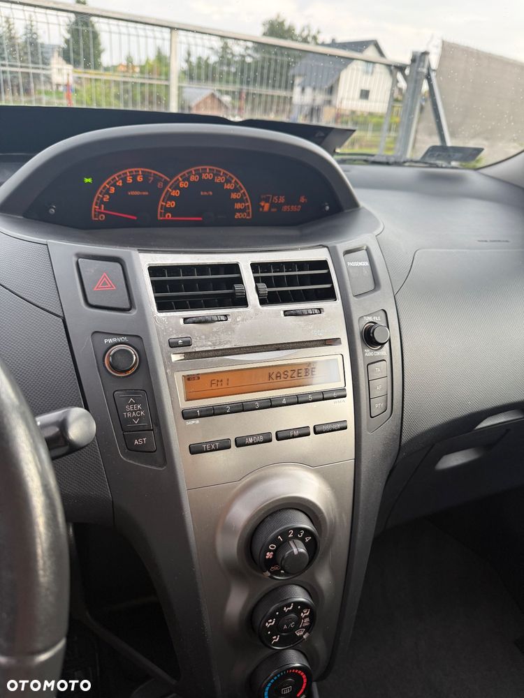 Toyota Yaris 1.0 Entry EU5 - 4