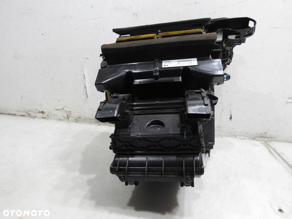 NAGRZEWNICA VOLVO V70 III 2.5 T - 2
