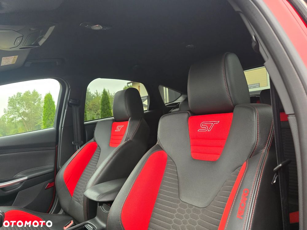 Ford Focus 2.0 EcoBoost ST mit Leder-Sport-Paket - 19