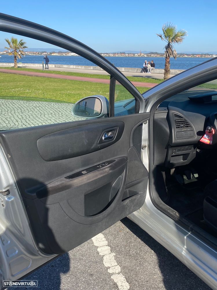 Citroën C4 1.6 HDi SX - 5