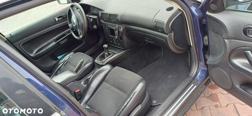 Volkswagen Passat 1.9 TDI Comfortline - 26