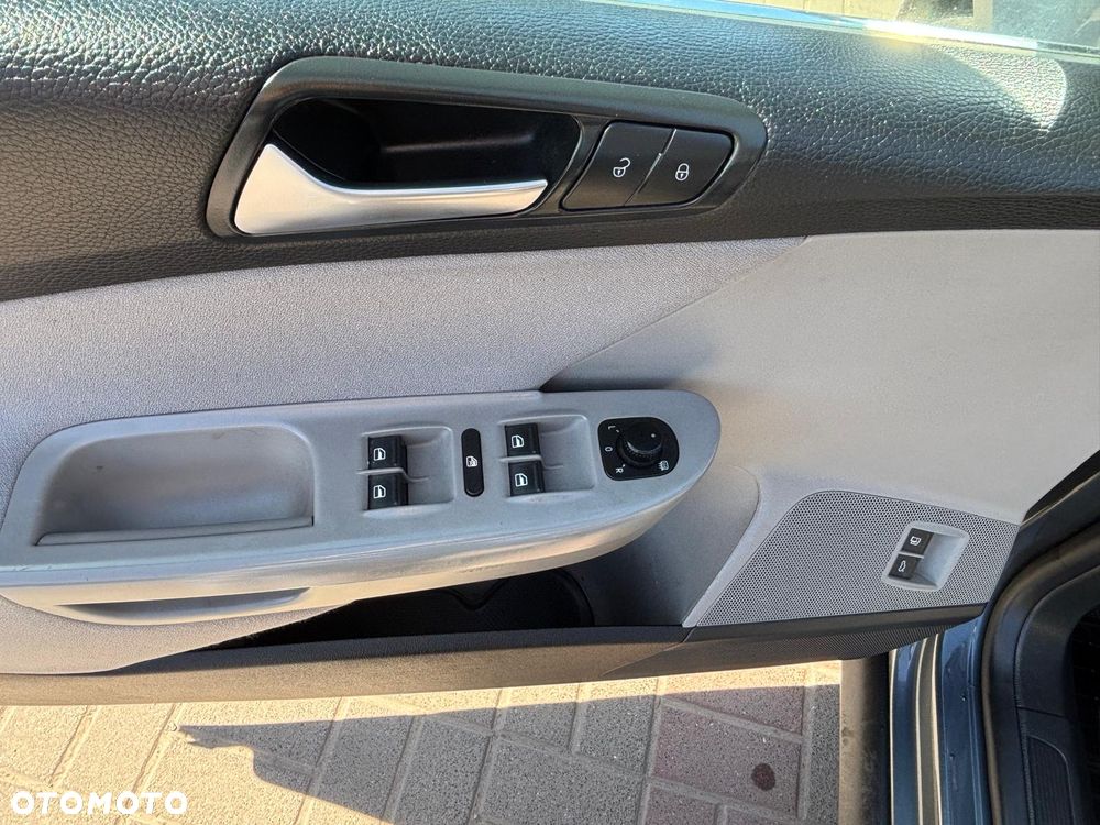 Volkswagen Passat 1.9 TDI Comfortline - 13