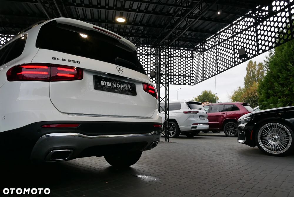 Mercedes-Benz GLB 250 4Matic 8G-DCT - 35