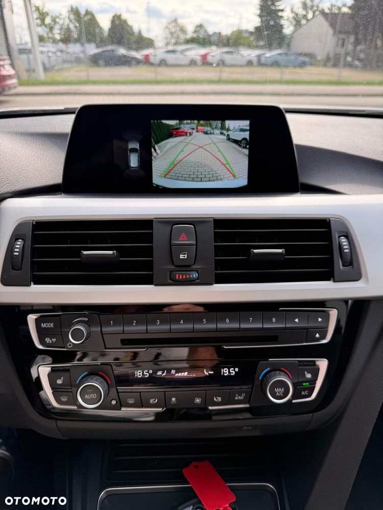 BMW Seria 3 318d Sport Line - 18