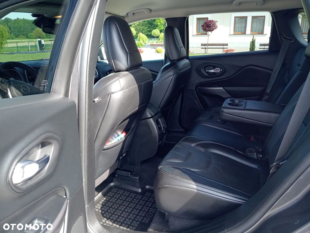 Jeep Cherokee - 12