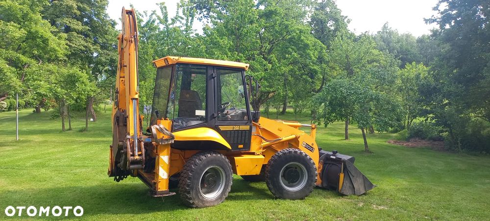 JCB 2DX - 1