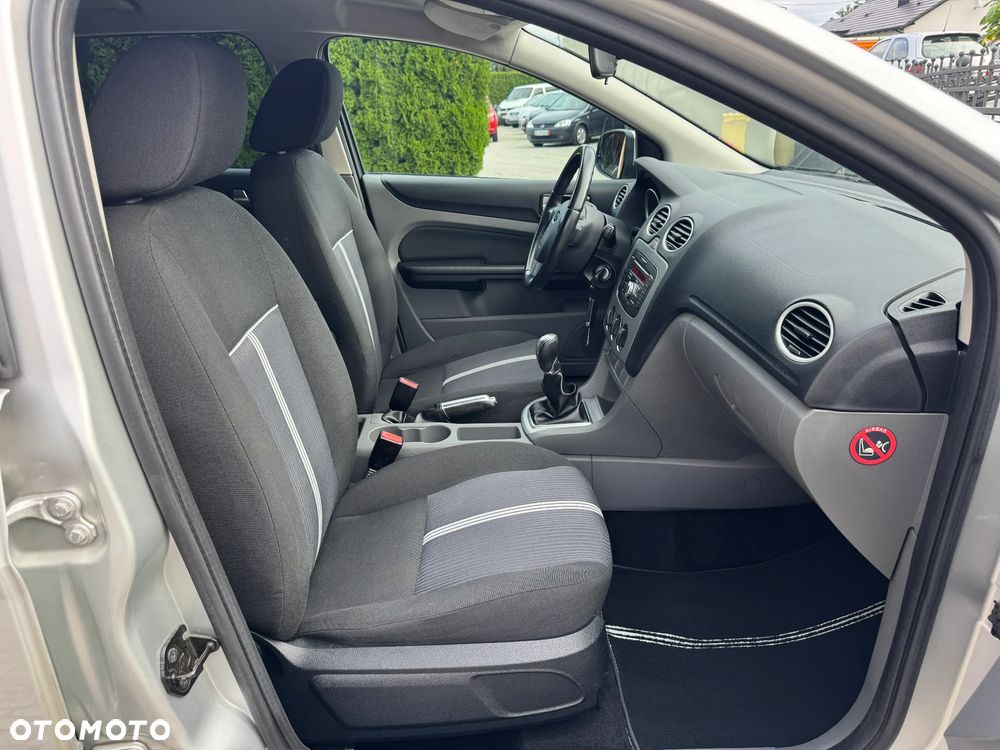 Ford Focus 1.6 Sport - 29