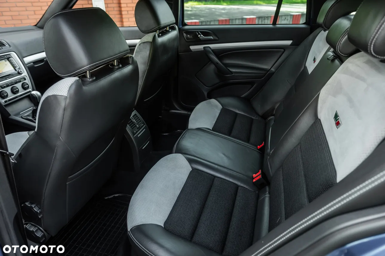 Skoda Octavia Combi 2.0 TSI RS - 21