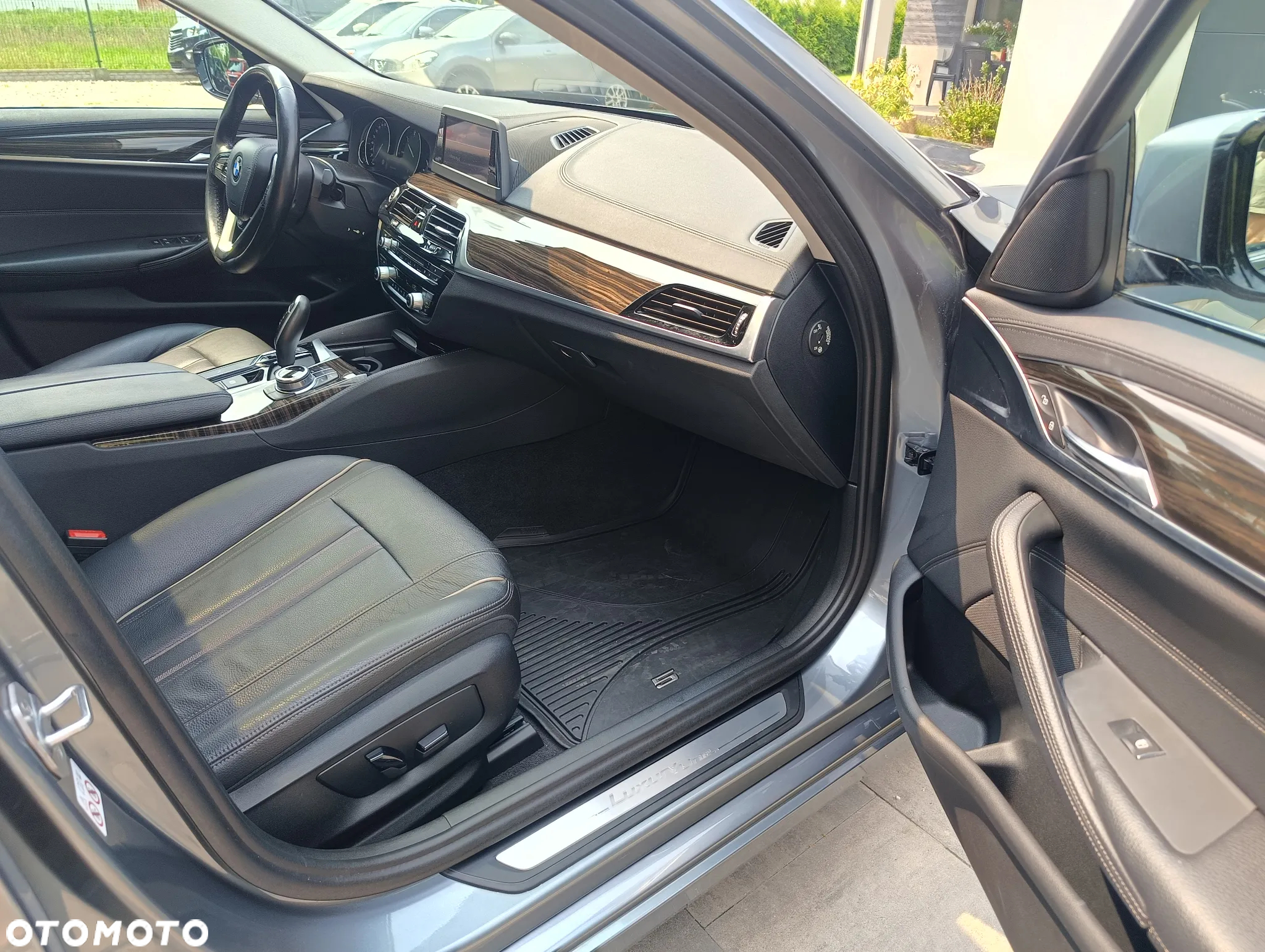 BMW Seria 5 525d Touring Luxury Line - 12