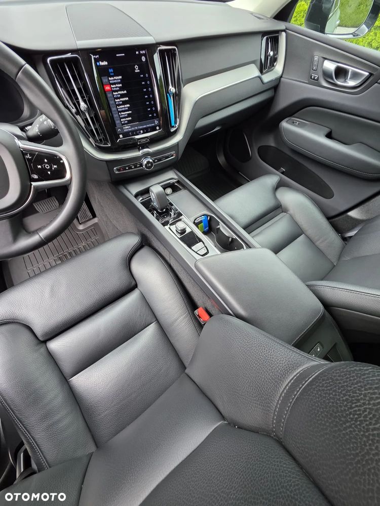 Volvo XC 60 B4 B Plus Dark - 5