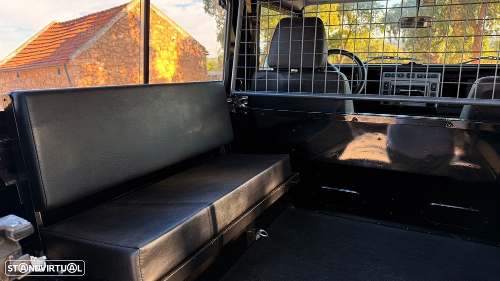 Land Rover Defender 90 2.5 TD5 Metal Top - 27