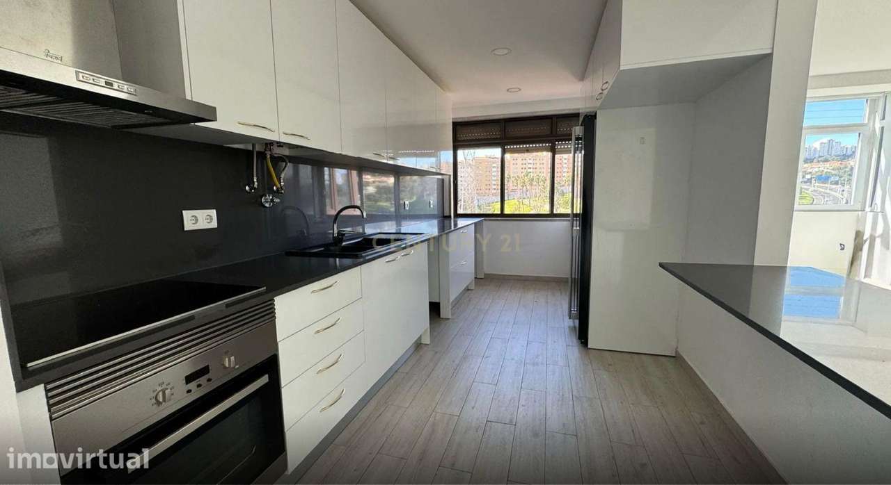 Apartamento T3 Odivelas | Remodelado | Junto ao Metro - Grande imagem: 2/26