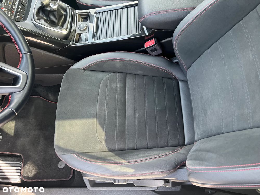 Ford Kuga 2.0 TDCi 2x4 ST-Line - 28