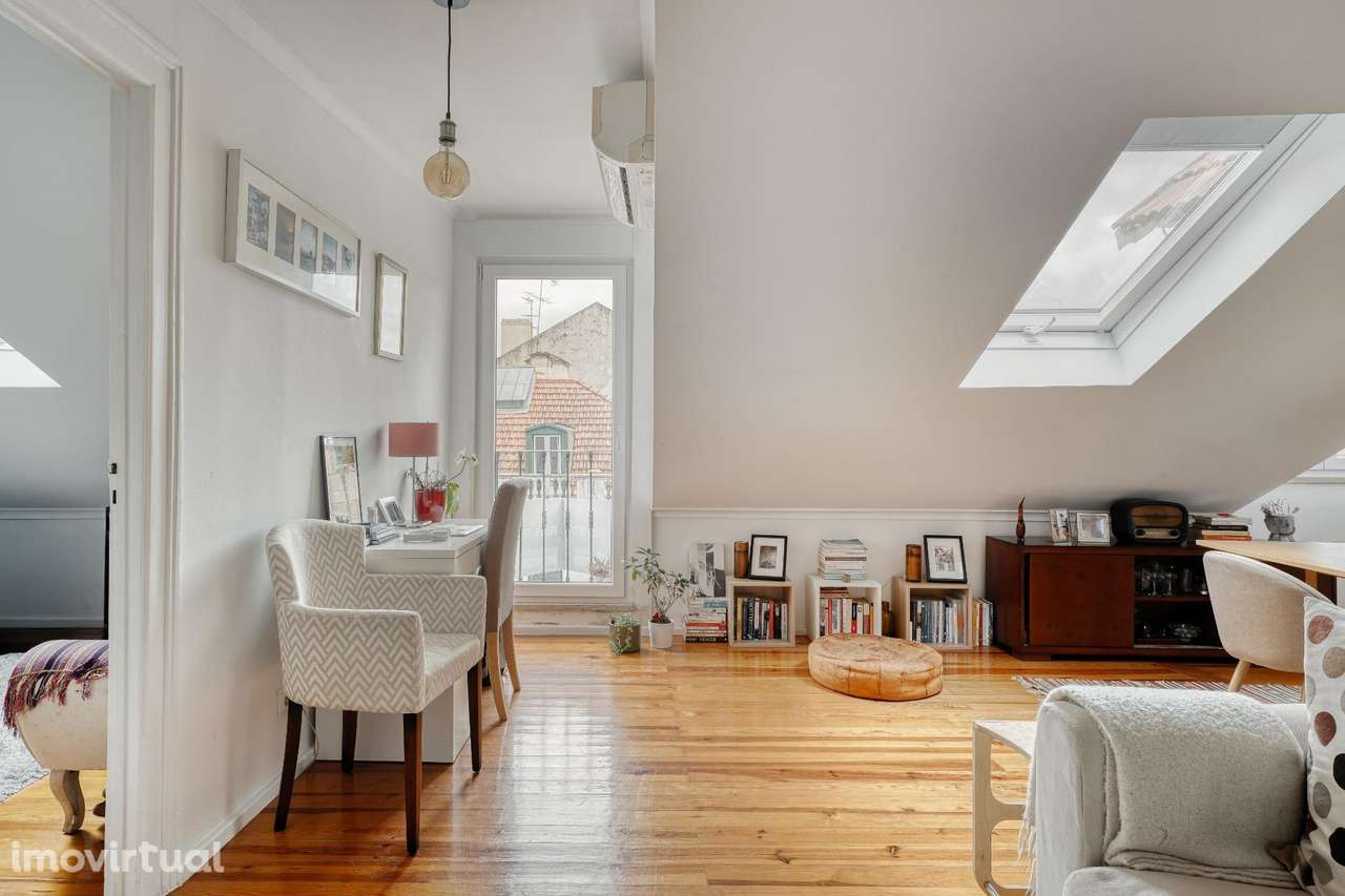 Apartamento T2 Renovado no Último Andar em Alcântara - Grande imagem: 3/29