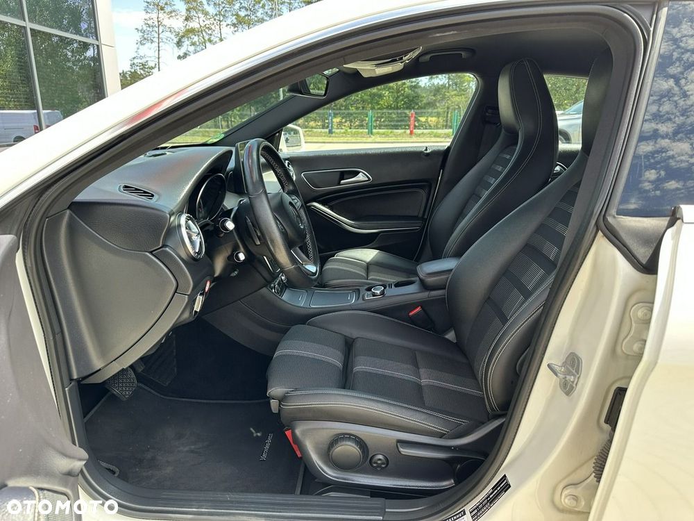 Mercedes-Benz CLA 220 4-Matic Urban - 13