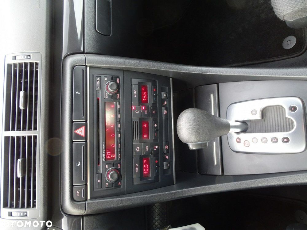 Audi A4 Limousine - 13